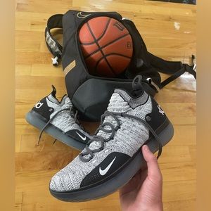 KD11 “Black White Racer Blue” size 11 basketball shoes